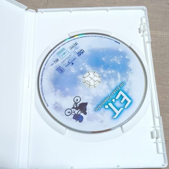 E.T. The Extra-Terrestrial (VHS, 1982) THX Digitally Remastered VHS & DVD - Picture 9 of 16